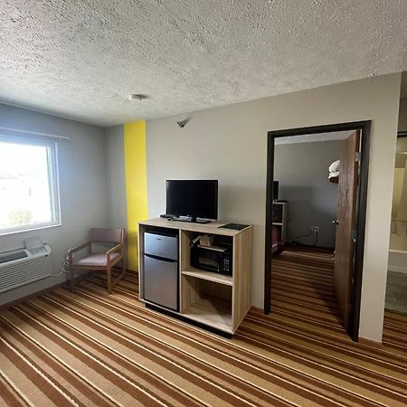 Super 8 By Wyndham Blair Hotel Exterior foto