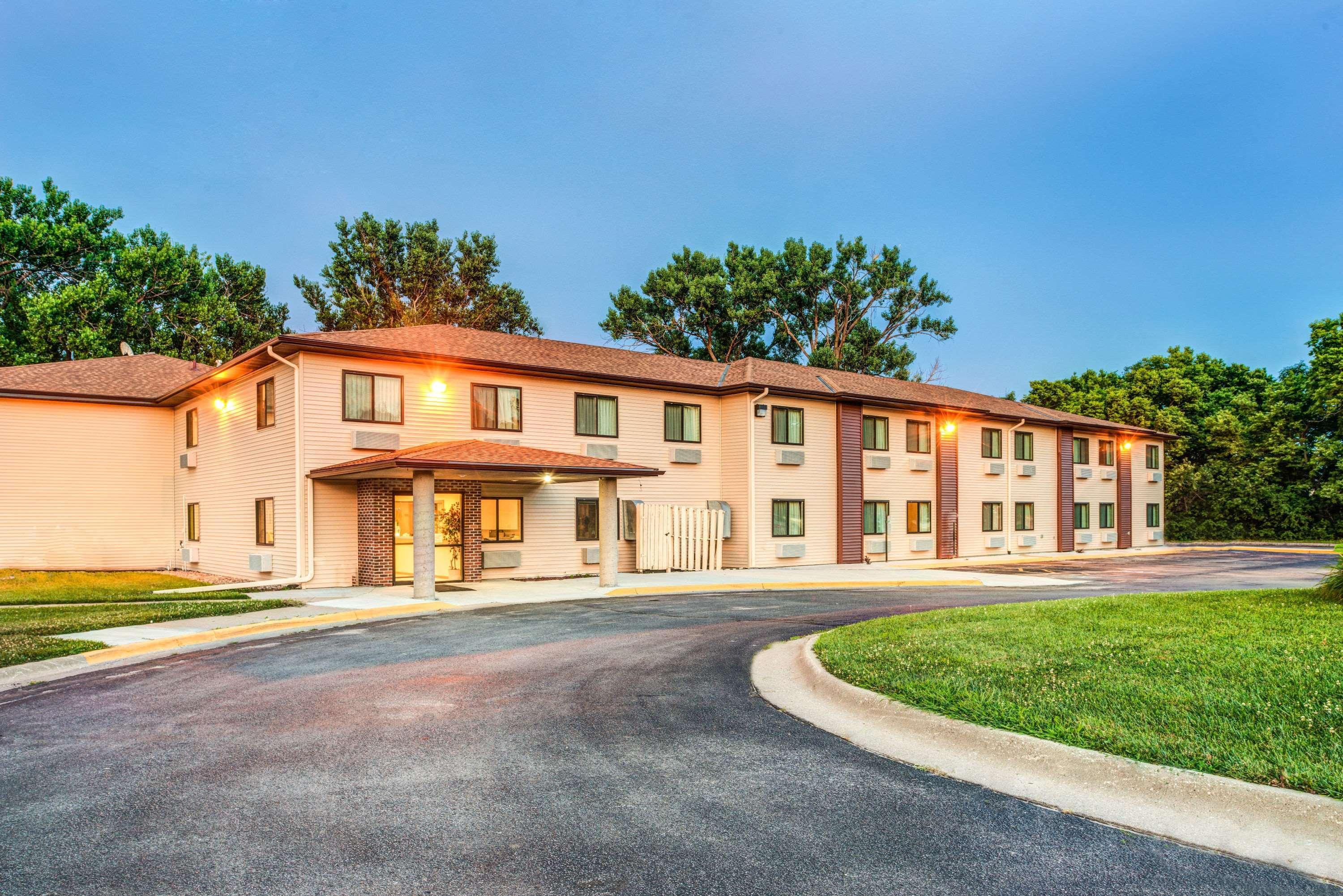 Super 8 By Wyndham Blair Hotel Exterior foto