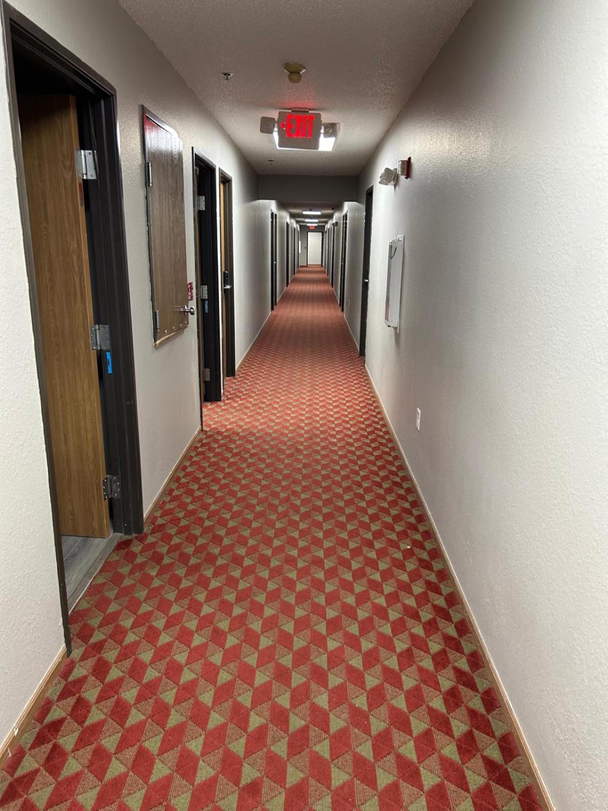 Super 8 By Wyndham Blair Hotel Exterior foto